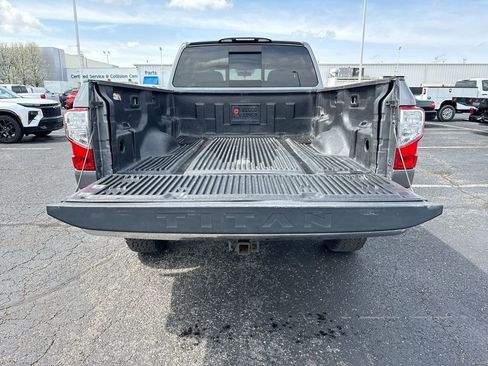 Used 2017 Nissan Titan SV image 23