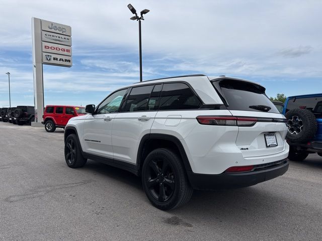 Used 2023 Jeep Grand Cherokee Altitude AWD/4WD image 5