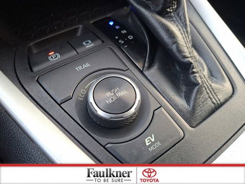 Certified 2020 Toyota RAV4 XLE image 22
