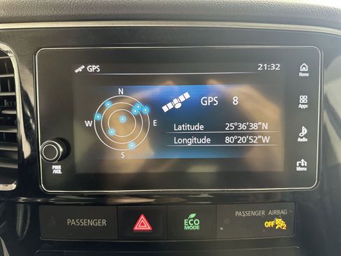 Used 2018 Mitsubishi Outlander SEL AWD/4WD image 18