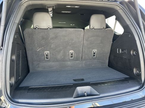 Used 2022 GMC Yukon SLT w/ SLT Luxury Package image 11