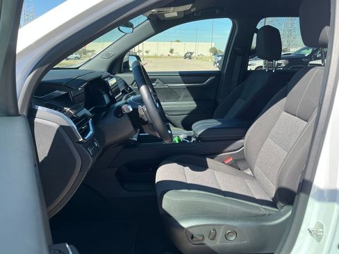 Used 2025 GMC Acadia Elevation image 12