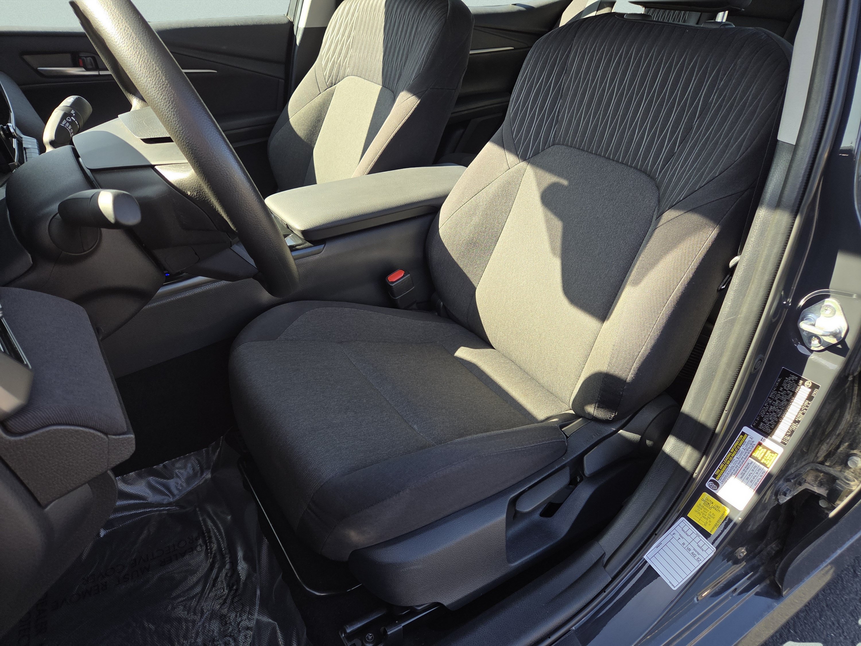 Used 2025 Toyota Camry LE FWD image 6