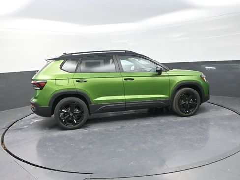 New 2026 Volkswagen Taos SE AWD/4WD image 11