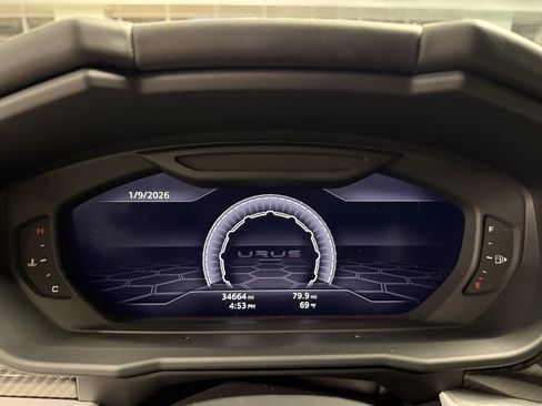 Used 2021 Lamborghini Urus image 11