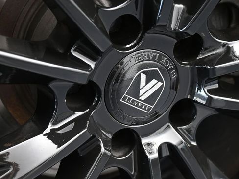 Used 2019 Dodge Challenger SXT image 32