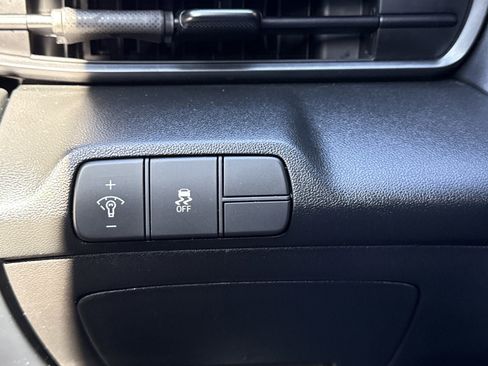 Certified 2025 Hyundai Elantra Sport image 18