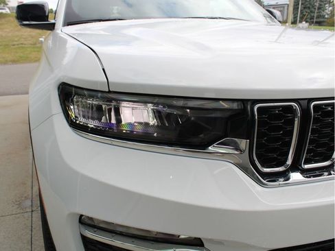 New 2025 Jeep Grand Cherokee Limited w/ Luxury Tech Group II image 33