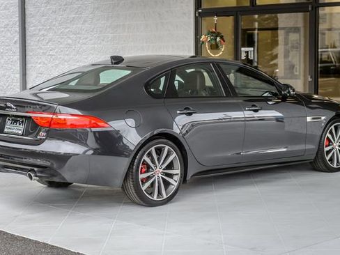 Used 2018 Jaguar XF S image 9