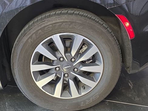Used 2023 Chrysler Pacifica Touring-L FWD image 12