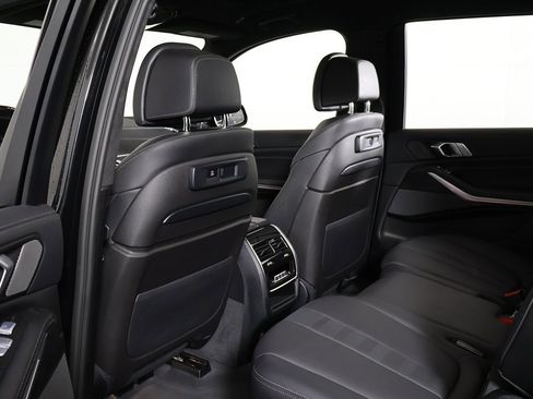 Used 2022 BMW X7 M50i image 33
