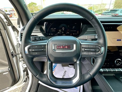 Used 2025 GMC Acadia Elevation image 11