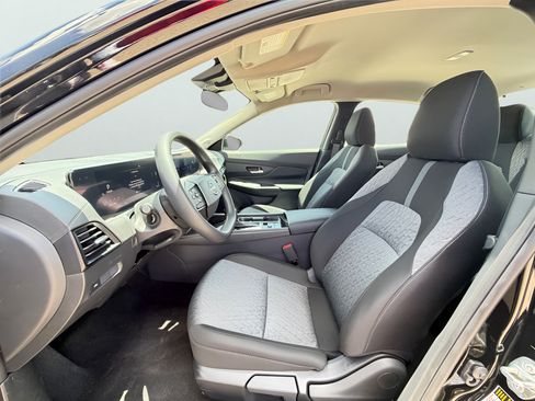 New 2026 Nissan Sentra SV w/ Floor Mat Package FWD image 15