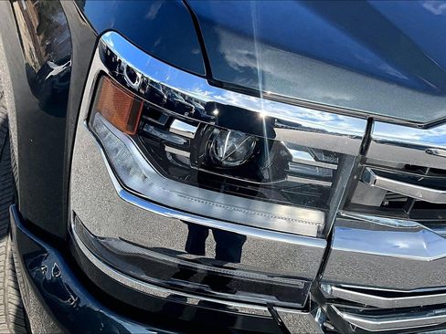 Used 2017 Chevrolet Silverado 1500 High Country image 32