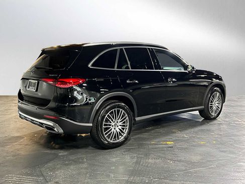 Used 2025 Mercedes-Benz GLC 300 4MATIC image 3