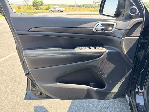 Used 2017 Jeep Grand Cherokee Altitude AWD/4WD image 21
