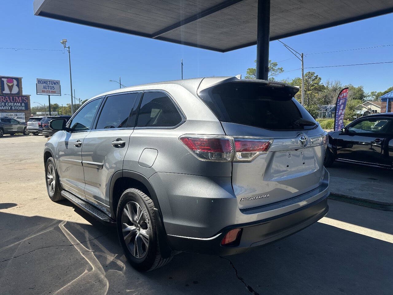 Used 2016 Toyota Highlander Plus FWD image 6
