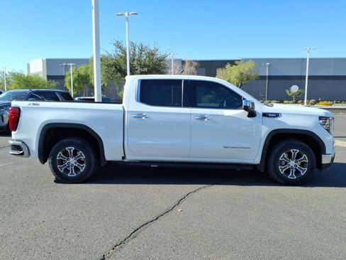 Used 2023 GMC Sierra 1500 SLT w/ X31 Off-Road Package AWD/4WD image 6