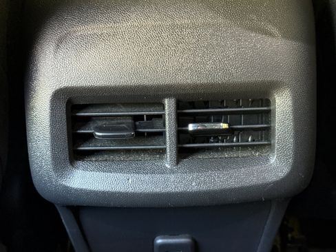 Used 2024 GMC Terrain SLE FWD image 16