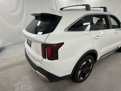 Used 2025 Kia Sorento EX image 3