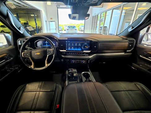 Used 2023 Chevrolet Silverado 1500 High Country w/ Technology Package AWD/4WD image 19