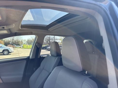 Used 2016 Toyota RAV4 Limited image 10
