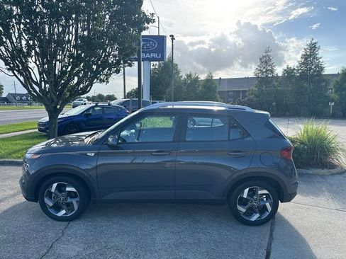 Used 2023 Hyundai Venue SEL FWD image 5
