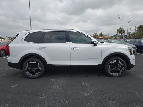 New 2025 Kia Telluride S image 9