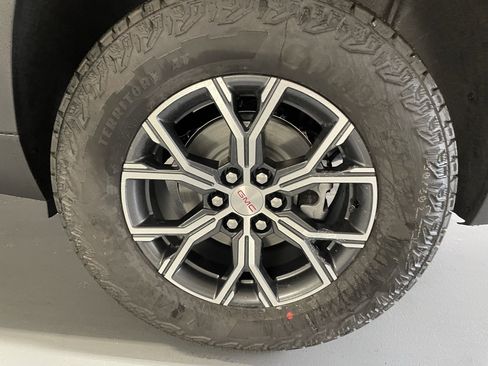 New 2026 GMC Acadia AT4 image 7