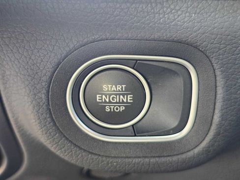 Used 2025 Mercedes-Benz GLE 450e 4MATIC image 36