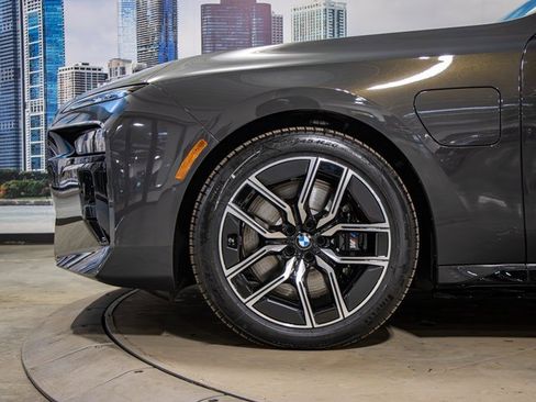 Used 2026 BMW 750e xDrive w/ Autobahn Package image 7