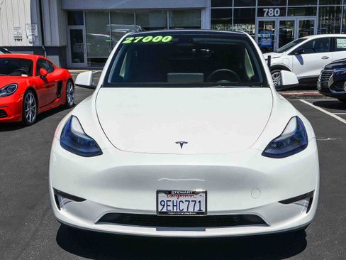 Used 2023 Tesla Model Y Long Range AWD/4WD image 18