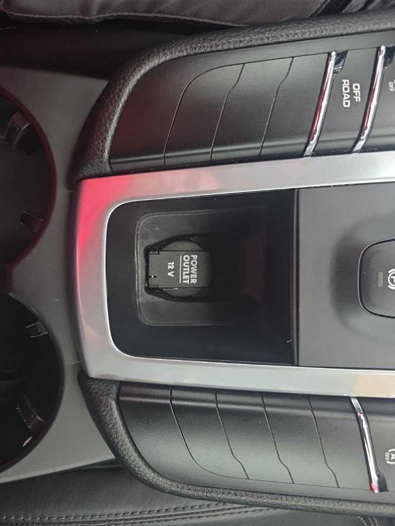 Used 2021 Porsche Macan AWD/4WD image 33