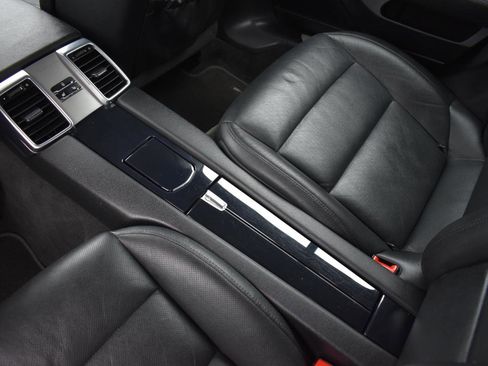 Used 2013 Porsche Panamera 4S image 41