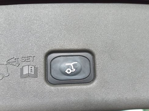 Used 2024 Lincoln Nautilus Reserve w/ Equipment Group 202A image 9