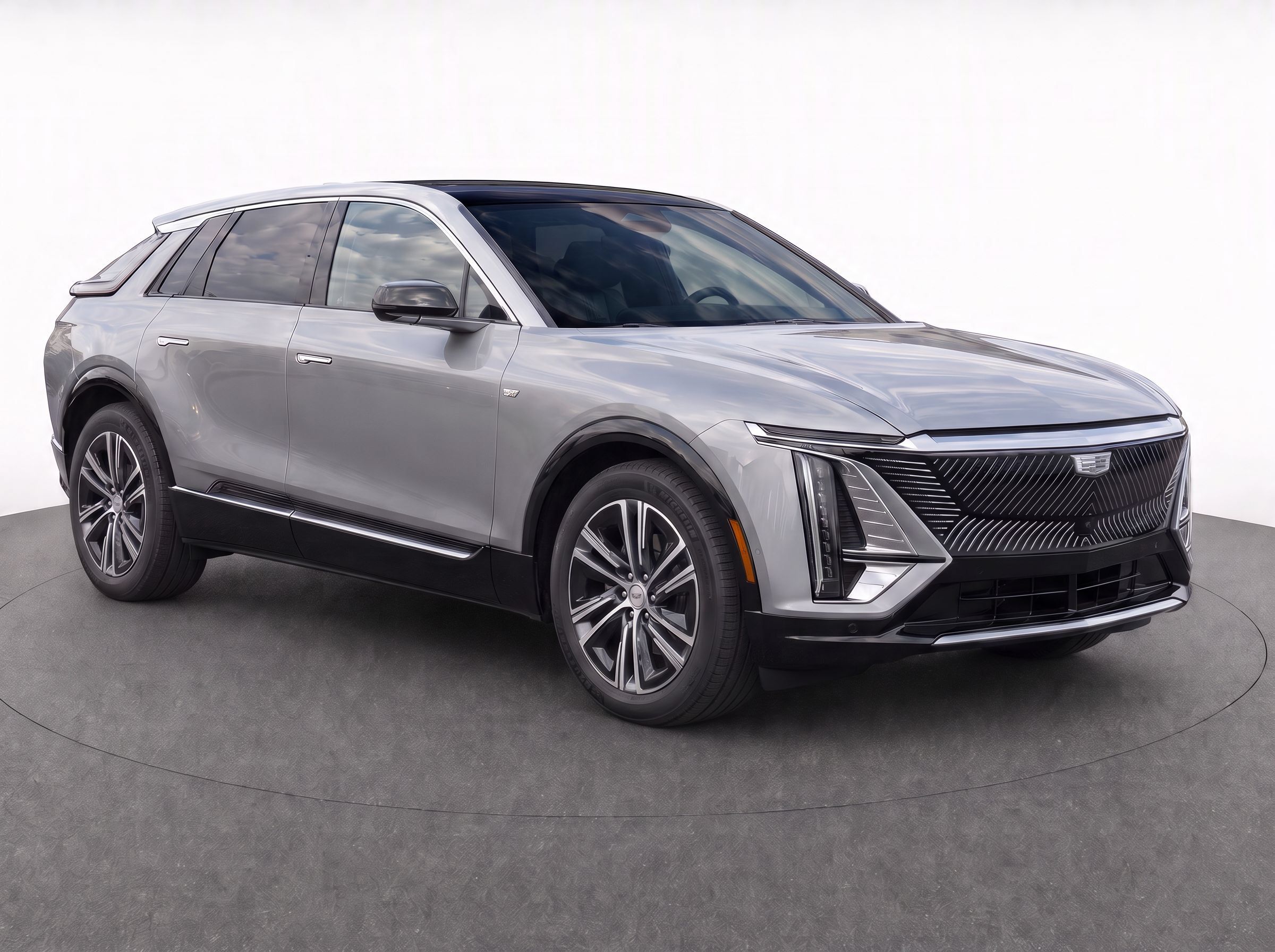 Used 2024 Cadillac Lyriq Luxury RWD image 2