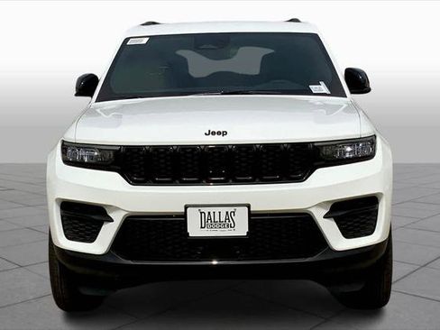 Used 2024 Jeep Grand Cherokee Altitude image 3