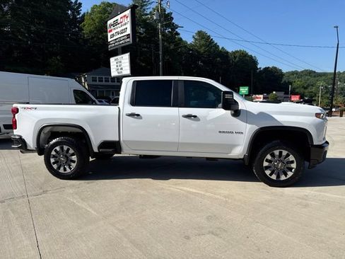 Used 2022 Chevrolet Silverado 2500 Custom w/ Snow Plow Prep/Camper Package AWD/4WD image 4