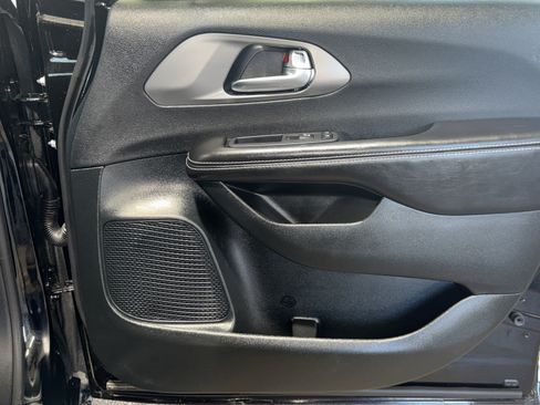 New 2027 Chrysler Pacifica Select AWD/4WD image 34