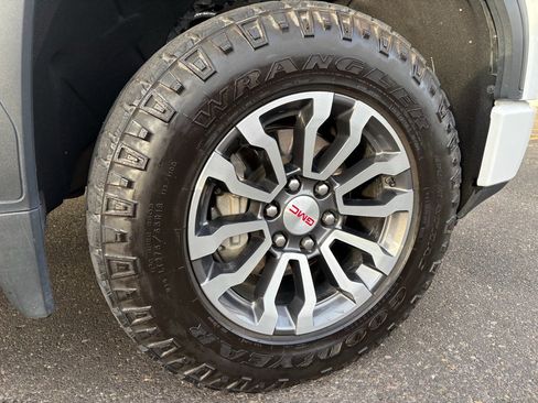 Used 2020 GMC Sierra 1500 AT4 w/ AT4 Premium Package image 3