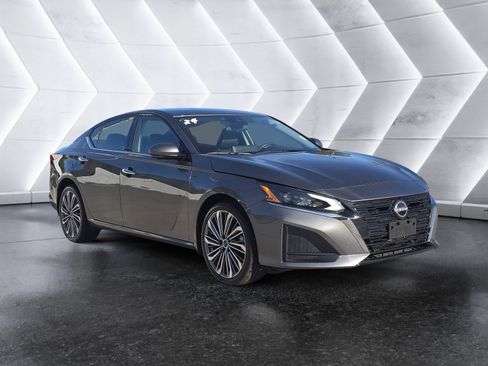 Used 2024 Nissan Altima 2.5 SL image 1