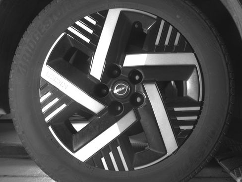 Used 2025 Nissan Kicks SV image 13