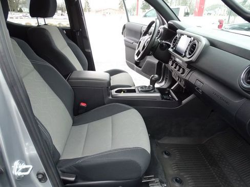 Used 2022 Toyota Tacoma TRD Off-Road image 14