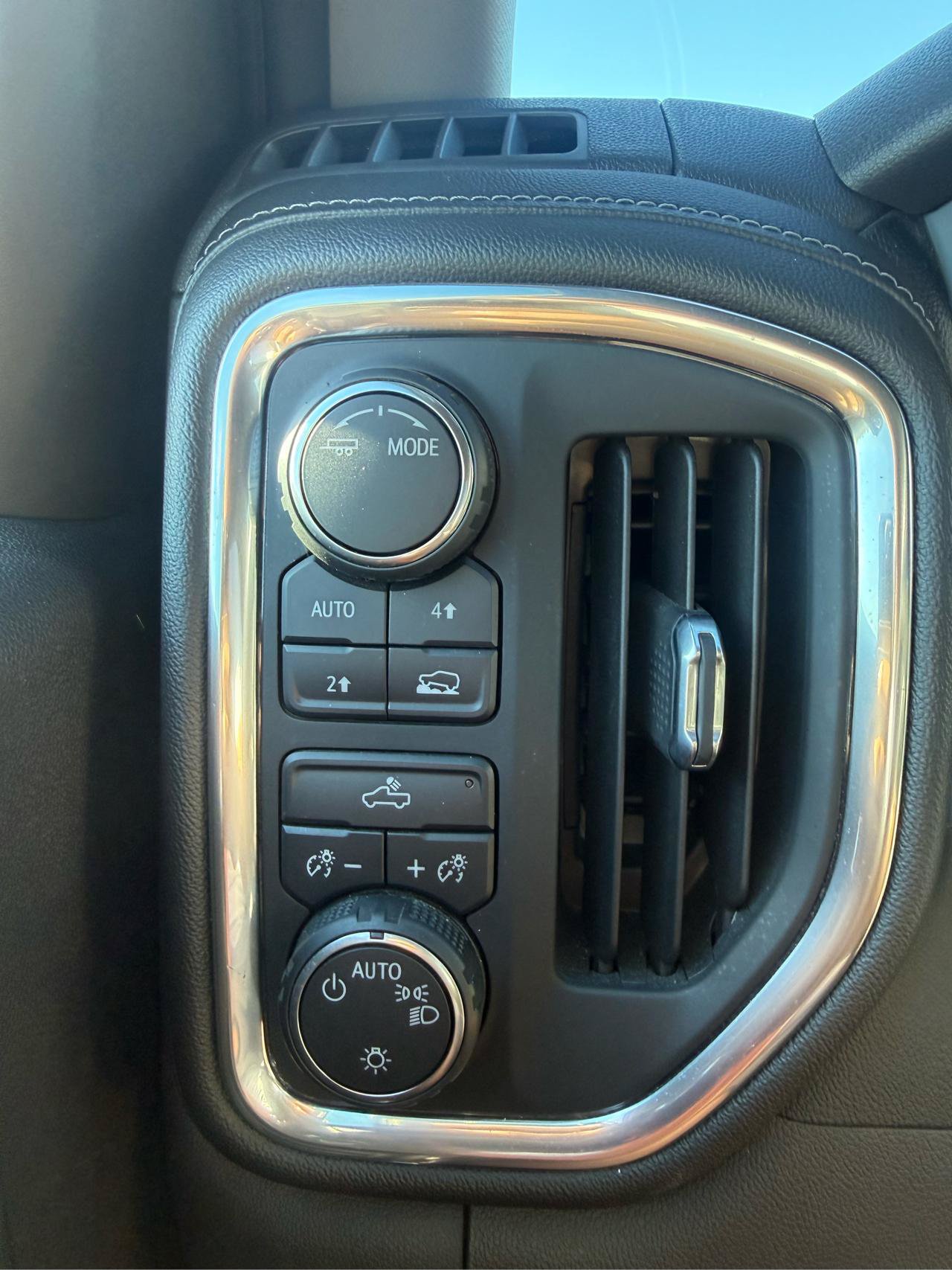 Used 2020 Chevrolet Silverado 1500 LT w/ All-Star Edition AWD/4WD image 16