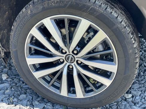 Certified 2024 Nissan Pathfinder Platinum AWD/4WD image 36