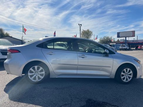 Used 2022 Toyota Corolla LE w/ Carpet Mat Package (TMS) image 4