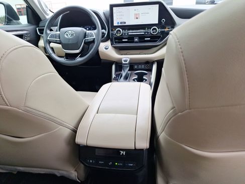 Used 2023 Toyota Highlander Limited image 36
