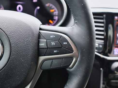 Used 2019 Jeep Grand Cherokee Altitude image 26