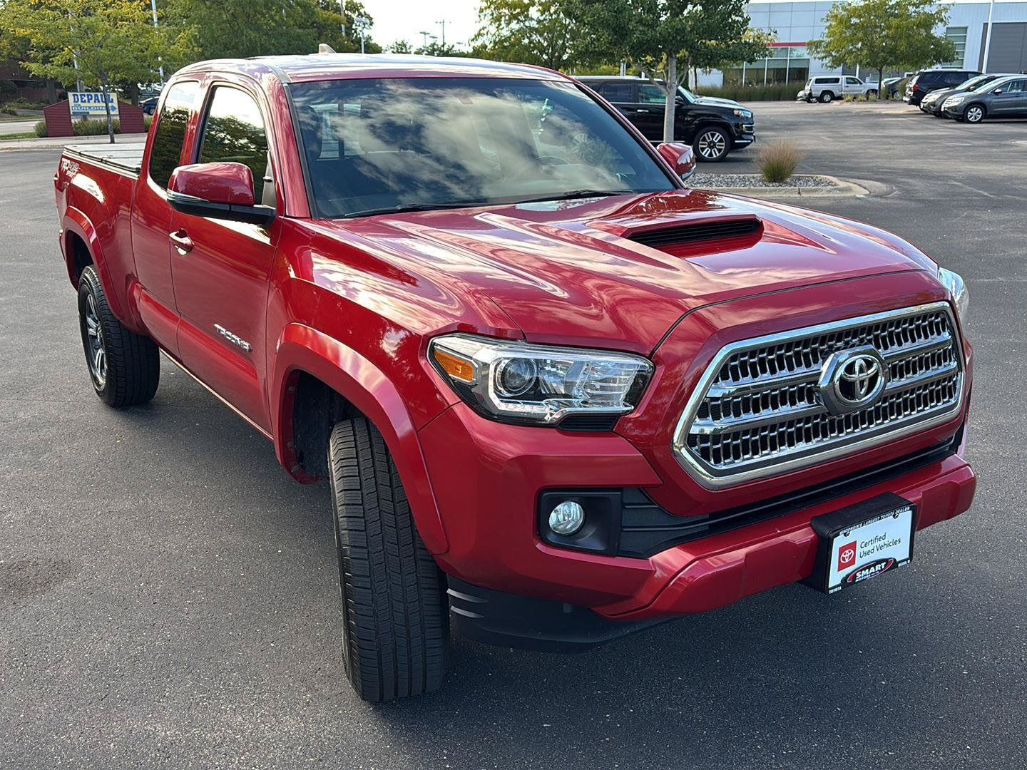 Used 2017 Toyota Tacoma TRD Sport w/ Premium & Technology Package AWD/4WD image 7