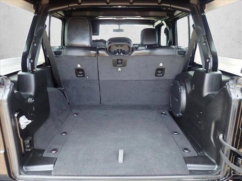 Used 2022 Jeep Wrangler Unlimited Sahara AWD/4WD image 8